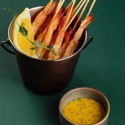 Креветки на шпажках в Сибирская Корона по цене 639 ₽