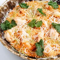 Томатная овсянка с тигровыми креветками и яйцо пашот в Стейк & Эггс