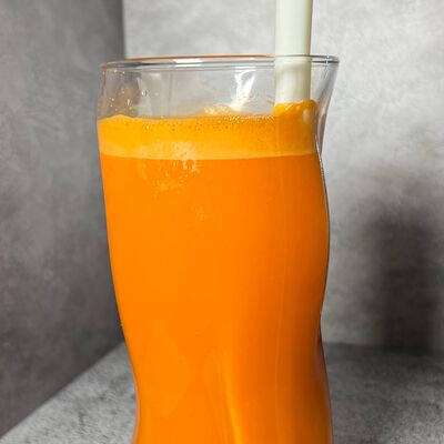 Свежевыжатый морковный сок в Дом блинов по цене 500 ₽