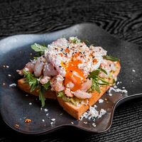 Тост из хоккайдо, креветка, рукола, авокадо, фета в Hedo