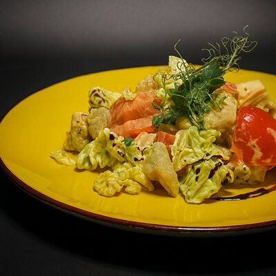 Салат Медовая цыпа в Sandwich club по цене 380 ₽