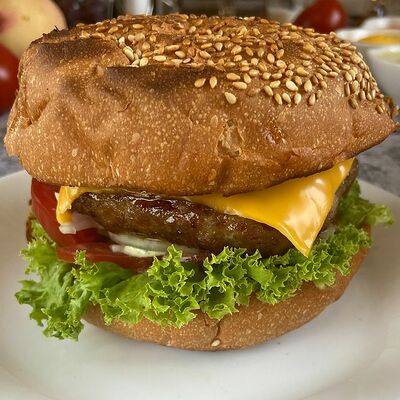 Бургер с бараниной в МангалРум по цене 630 ₽