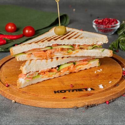 Клаб-сэндвич с семгойв Котлета по цене 590 ₽