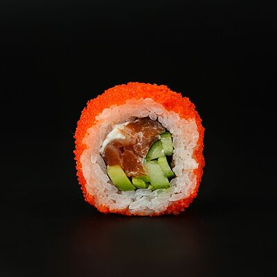 Ролл Калифорния с лососем в RollWok club Азиатская кухня по цене 649 ₽