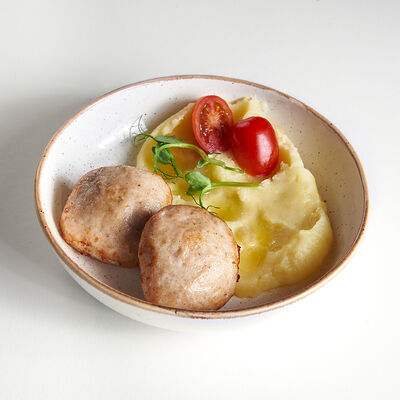 Котлетки из индейки с картофельным пюре в Корчма по цене 310