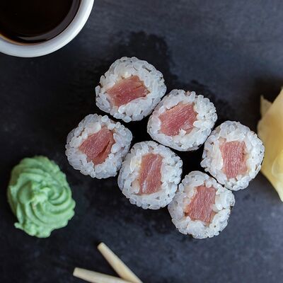 Маки тунец в Rolls-Rolls Premium по цене 399 ₽