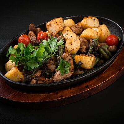 Сковородка со свининой и овощами в Lidbeer Bar Светлы по цене 28 р.