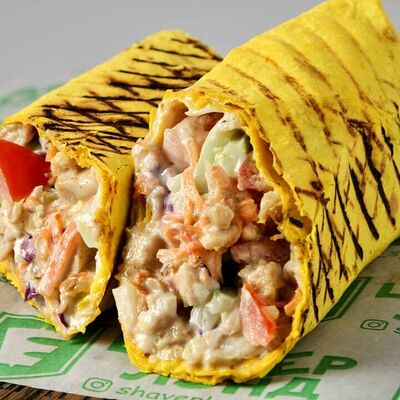 Шаурма с курицей в сырном лаваше в Arts - food по цене 430 ₽