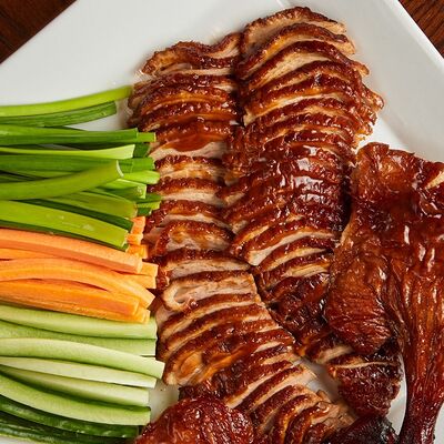 Утка по-пекински с овощами целая в Рамен с уткой по цене 5450 ₽