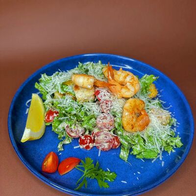 Салат Цезарь с креветкой в БункерПаб по цене 810 ₽