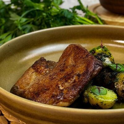 Стейк из свинины с картофелем беби в Квартира Пиросмани по цене 735 ₽