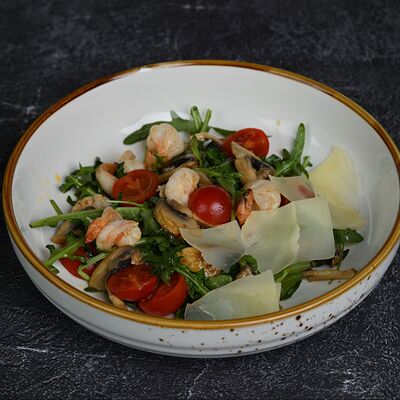 Салат с тигровыми креветками в The Square по цене 680 ₽