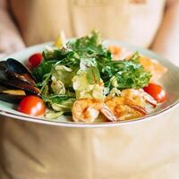 Салат с морепродуктами в Лимончини