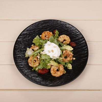 Салат с креветками авокадо и страчателлой в Double Coffee по цене 4850 ₸