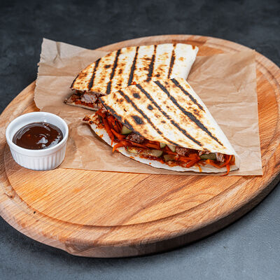 Сырная кесадилья на мангале со свининой в Честнок по цене 484 ₽