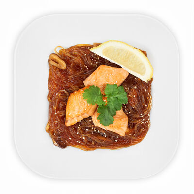 Японская лапша с грибами и лососем в Sushi House по цене 600 ₽