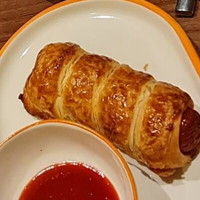 Сосиска в тестев Шаурма на Федосеенко по цене 120 ₽