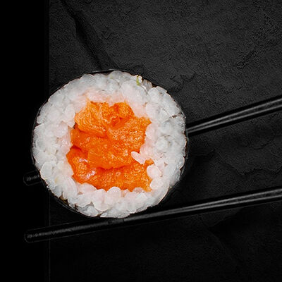 Классика Лосось в Суши Хаб по цене 590 ₽