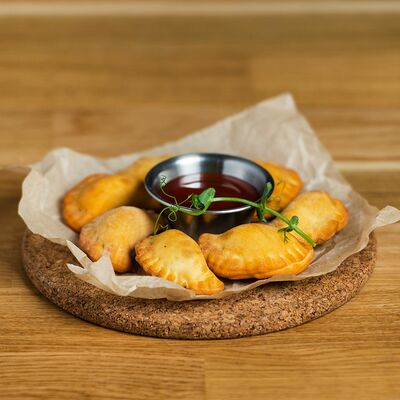 Мини-чебуреки с мясом в Пинта Брискет паб по цене 175 ₽