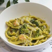 Паста Креветки, брокколи, песто в FASTA PASTA