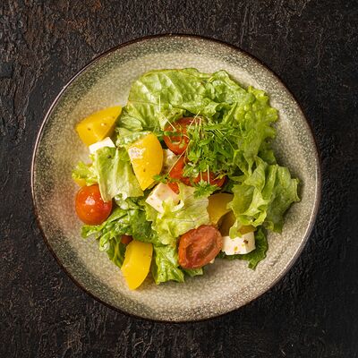 Салат с персиком и брынзой в Мираж по цене 210 ₽