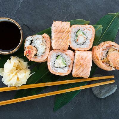 Окинава ролл в Чайхона №1 Братьев Васильчуков по цене 550 ₽