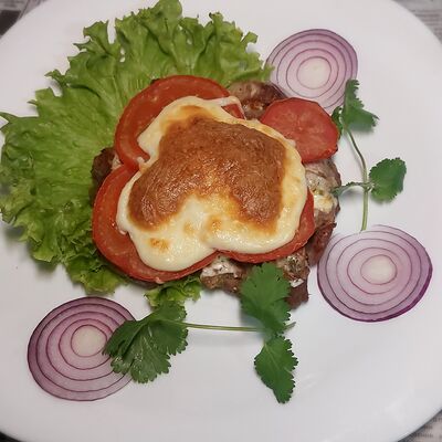 Мясо по-французски в Левон по цене 590 ₽