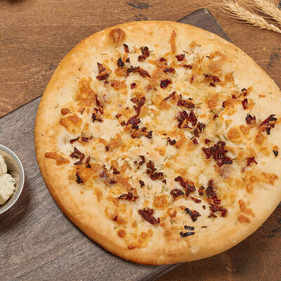 Фокачча с вяленными томатами и розмарином в Papa Carlo по цене 190 ₽