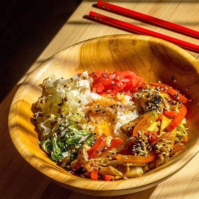 Поке с курицей терияки в Рамен между нами по цене 850 ₽