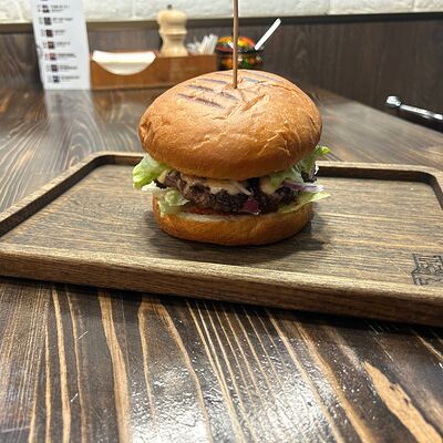 Чизбургер в Бардак Бар по цене 680 ₽