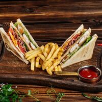 Клаб сендвич с картофелем фри в Arnamal