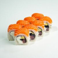 Филадельфия с чёрной икрой тобико в ЁБИСАН