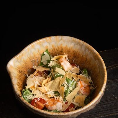 Салат Цезарь с креветками в Beer & Grill по цене 830 ₽