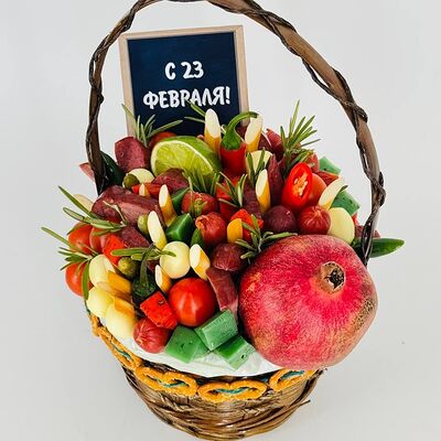 Закуска в корзине халяль на 23 февраля в Дарите красиво по цене 5500 ₽