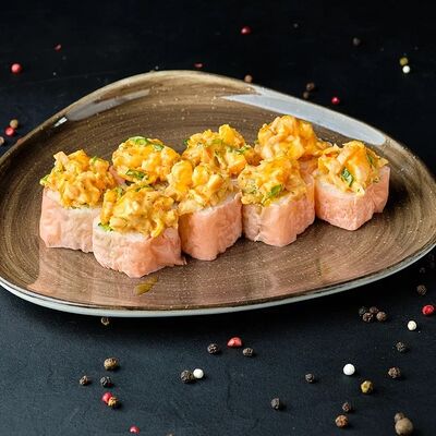 Ролл с креветкой в соевой бумаге в Mesto Sushi & Grill по цене 690 ₽