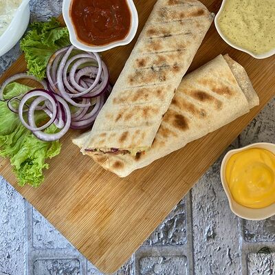 Шаурма Вегетарианская маленькая в МангалРум по цене 370 ₽