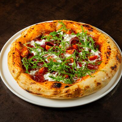 Пицца с брезаолой и страчателлойв Doge по цене 920 ₽