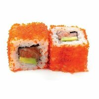 Калифорния с лососем в Sushi Club