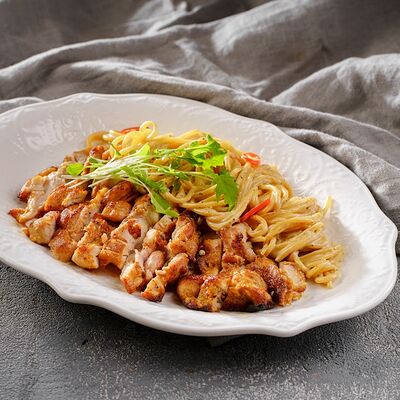 Паста с куриным бедром в сливочно-перечном соусев Бабка Тарахто по цене 775 ₽