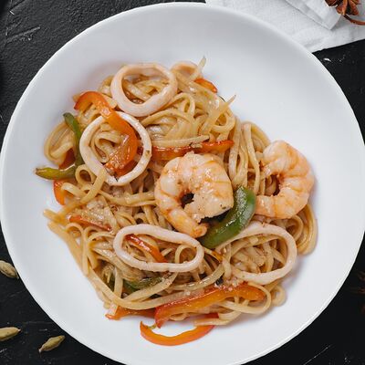 Лапша с морепродуктами в Вьетнамка по цене 683 ₽