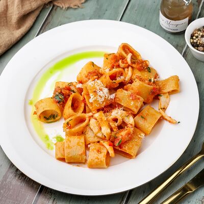 Паста Каламарата с кальмаром в Pappardelle - итальянская кухня по цене 790 ₽