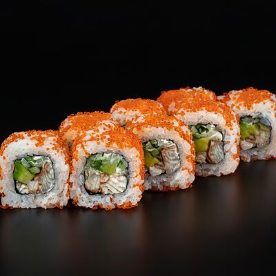 Калифорния с угрем в Sushi Studio по цене 579 ₽