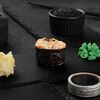 Гункан Лосось копченый спайси в Маэстро Kaiseki Ryori по цене 350