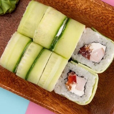 Зеленый ролл с курицей в Ями Тим по цене 470 ₽