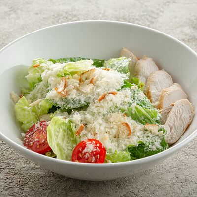 Цезарь с курицей в Welcome по цене 730 ₽