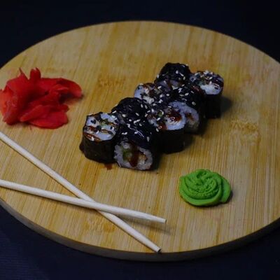 Ролл с угрем в Yo! Sushi по цене 320 ₽