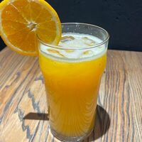 Свежевыжатый апельсиновый сок в Контейнер