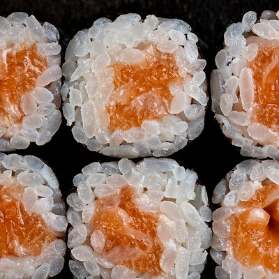 Ролл маки лосось в Джонга по цене 290 ₽