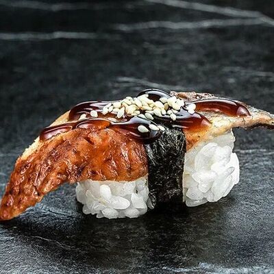 Суши с копченым угрем в Мистер суши по цене 238 ₽