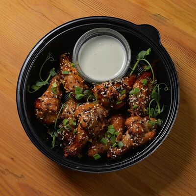 Крылья барбекю с сырным соусом в Джорджина по цене 550 ₽